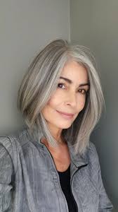 Mercedes E   -56 años